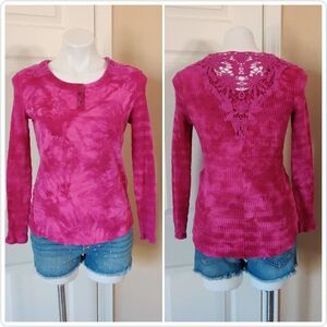 B.L.E.U. tie dye crochet Henley tee sz S